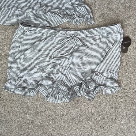 Women’s - Ruffle Sleep Set - Picture 9 of 11